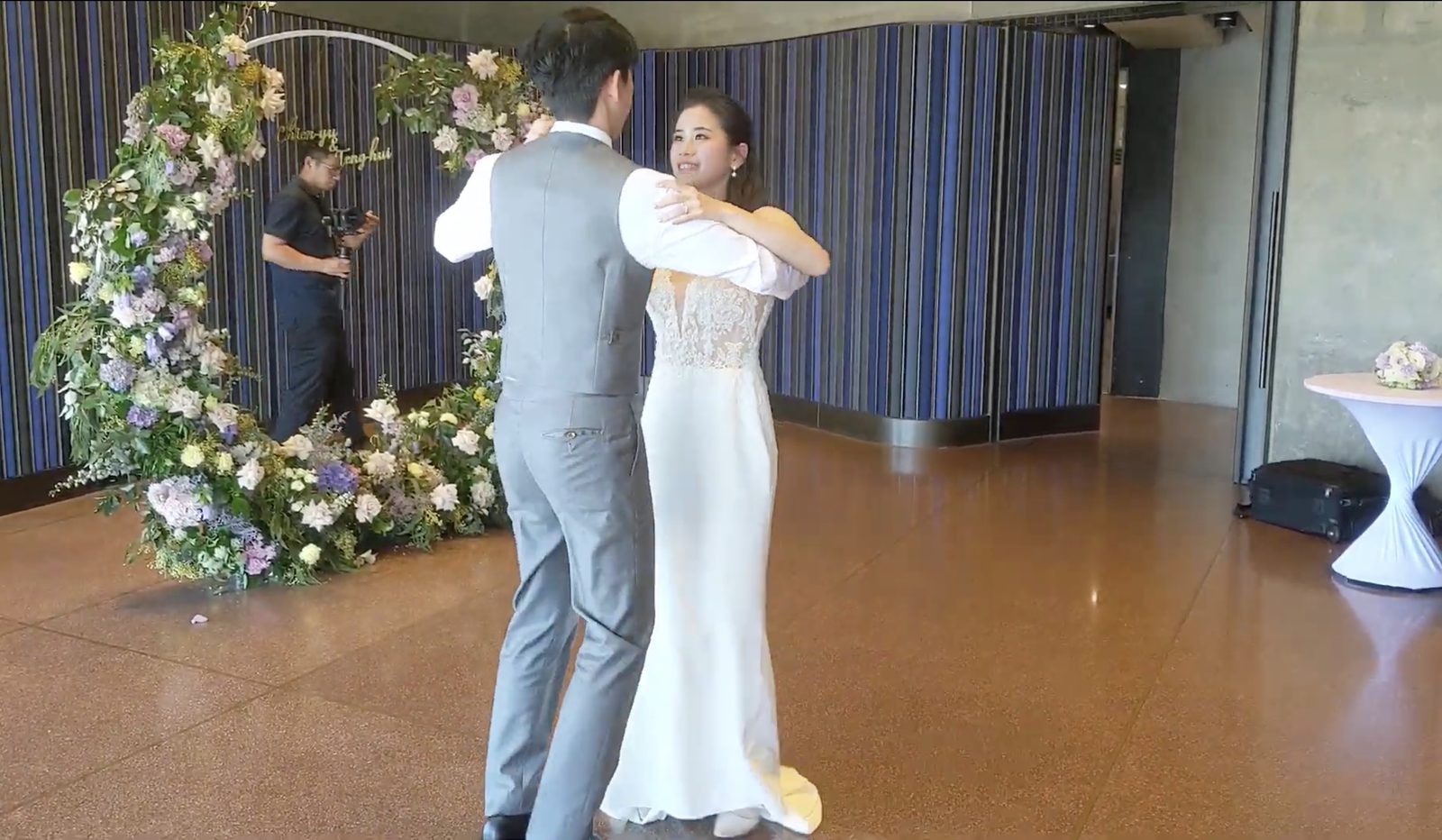 A couple during their choreographed first dance